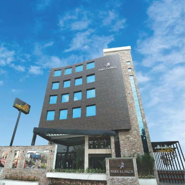 Hotel Park Elanza Chennai Exterior photo